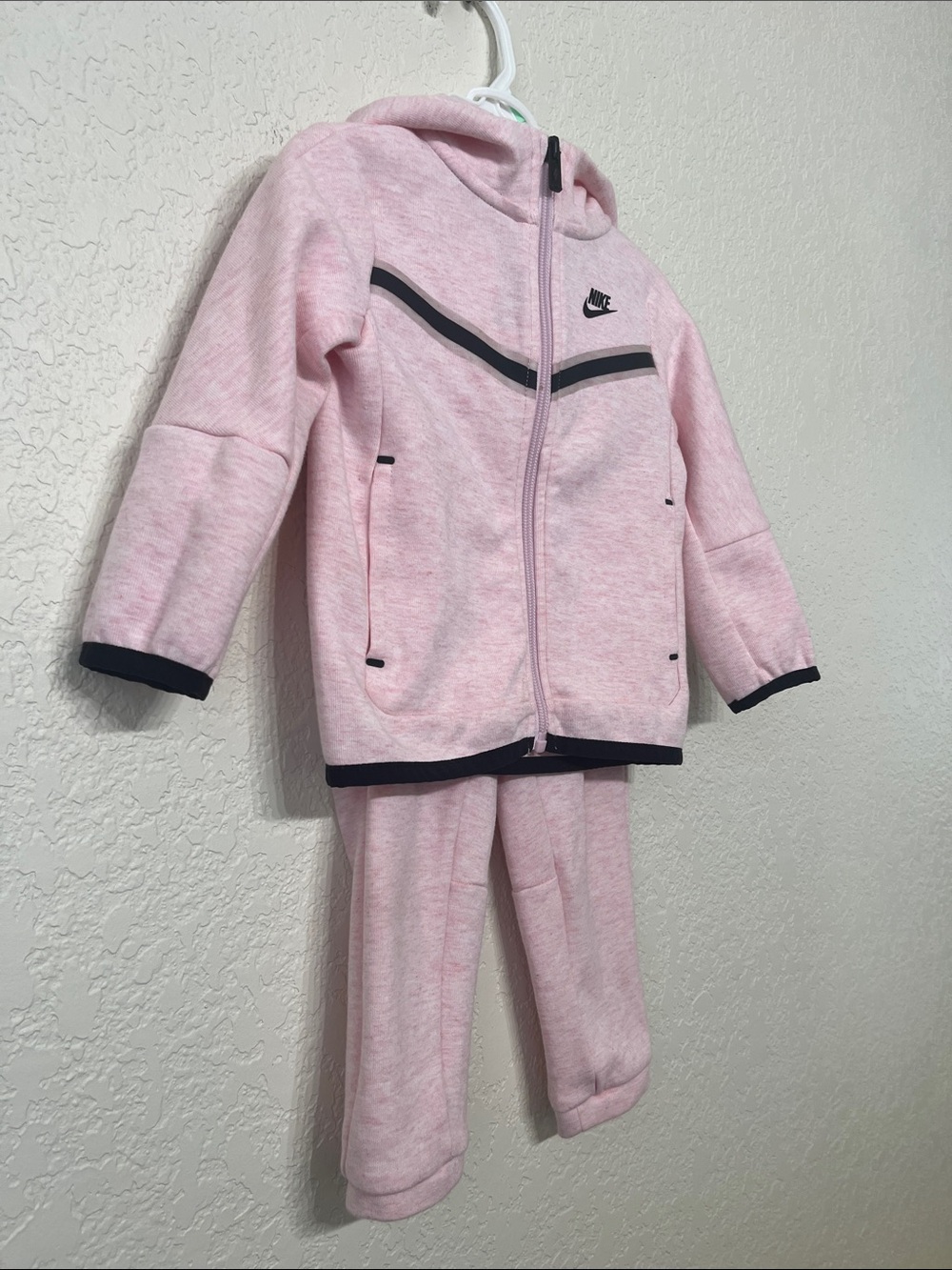 Nike Toddler Girl 18 months Pink Nike Tech Matching Set - Picture 4 of 10